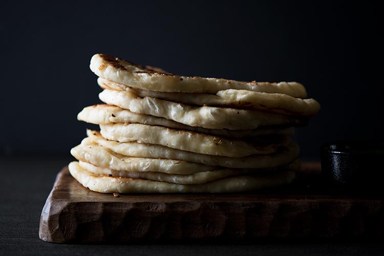 Amazing flavors of garlic & butter, beautifully charred & crisp outside yet insanely soft, chewy with melting cheese inside. Best part is, no kneading required.