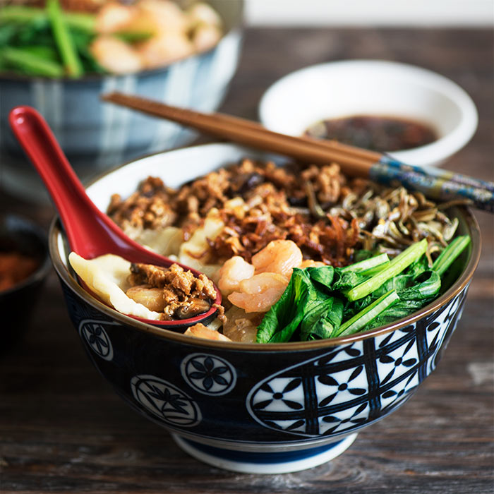 Homemade 'hand-torn' noodles cooked in anchovies broth until silky smooth, lightly chewy & bouncy with a slight al dente bite. Topped w/ pork & mushroom, shrimp, fried anchovies & fried shallots.