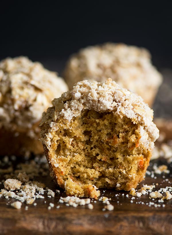 Super moist, soft and fluffy carrot cake muffin topped with delicious sweet buttery crumble.