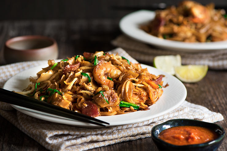 One of the most popular street food in Malaysia, Char Kway Teow is smoky fried noodles with lard, sausages and prawn cooked in just 5 minutes.