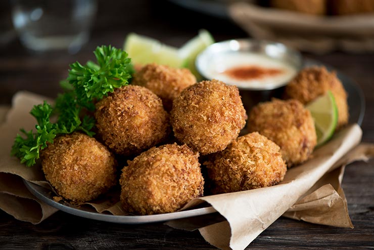 Crispy on the outside, soft on the inside filled with plenty of spiced up mashed pumpkin and potato. A sure crowd-pleaser appetizer.