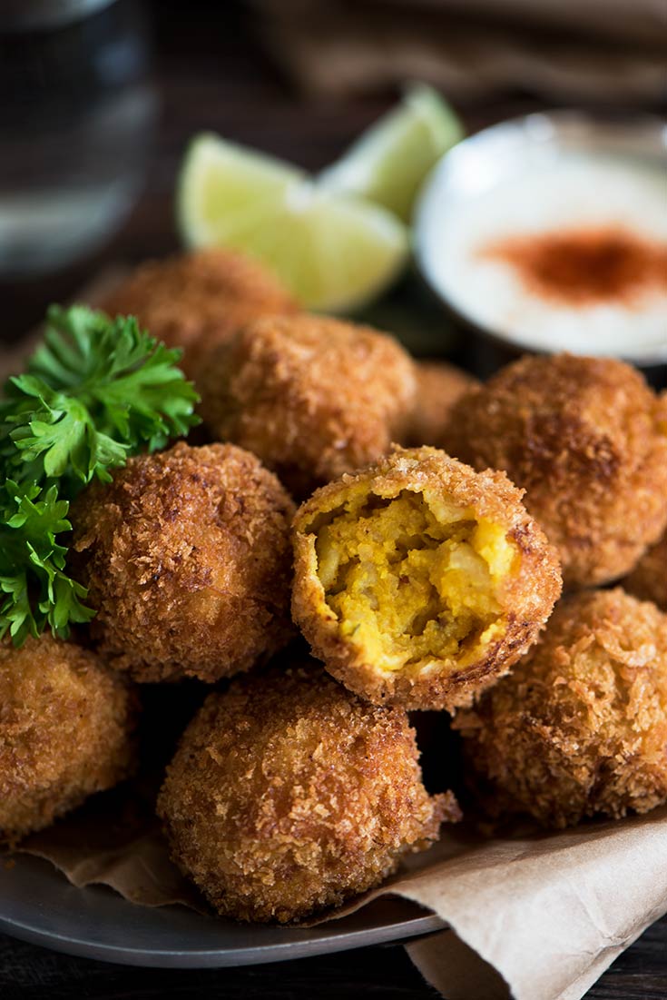 Crispy on the outside, soft on the inside filled with plenty of spiced up mashed pumpkin and potato. A sure crowd-pleaser appetizer.